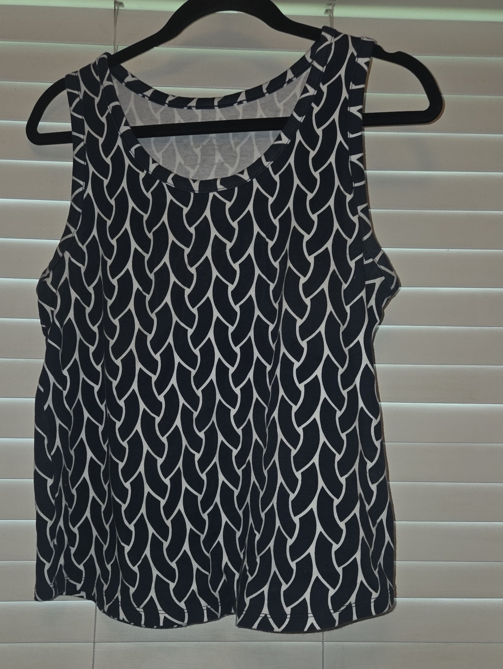 Charter Club Sleeveless Navy & White Patterned Tank Top - L